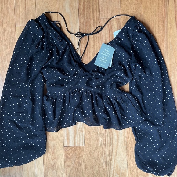 New H&M V-Cut Top - Picture 3 of 3